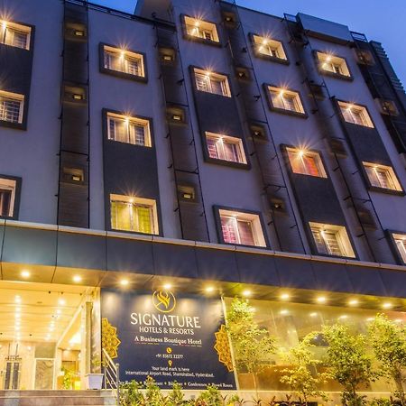 Hotel Signature Airport Zone Shamshabad Hyderabad Maisaram Buitenkant foto